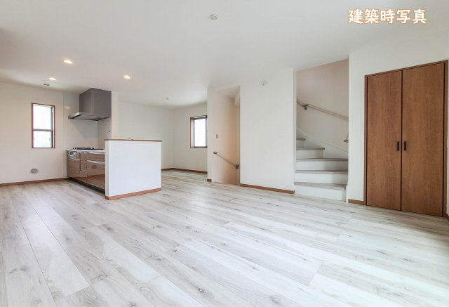 【居間・リビング】 | 大和市柳橋3丁目 中古戸建 全1棟 | こちらの写真は建築時のものです。現況と異なる場合がございますので、ぜひ現地にてご確認ください。