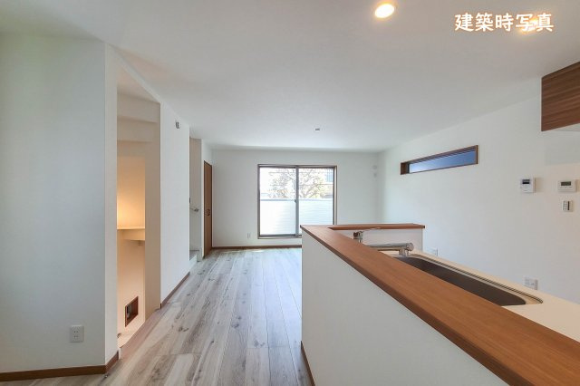 【居間・リビング】 | 大和市柳橋3丁目 中古戸建 全1棟 | こちらの写真は建築時のものです。現況と異なる場合がございますので、ぜひ現地にてご確認ください。