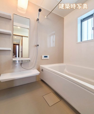 【浴室】 | 大和市柳橋3丁目 中古戸建 全1棟 | こちらの写真は建築時のものです。現況と異なる場合がございますので、ぜひ現地にてご確認ください。