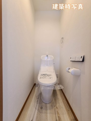 【トイレ】 | 大和市柳橋3丁目 中古戸建 全1棟 | こちらの写真は建築時のものです。現況と異なる場合がございますので、ぜひ現地にてご確認ください。