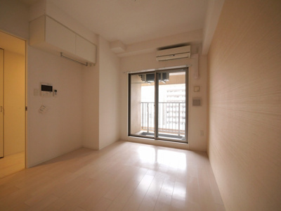 【洋室】 | SERENiTE本町reflet | 明るい洋室です