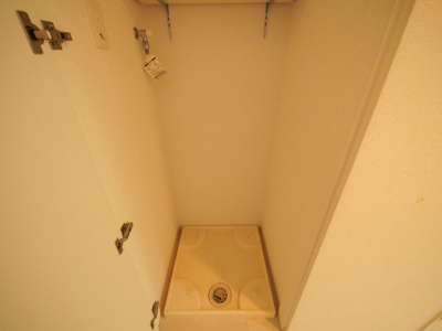 【設備】 | SERENiTE本町reflet | 洗濯機置き場です