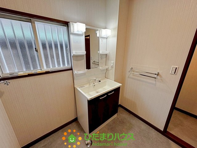 久喜市久喜東３丁目　中古一戸建ての独立洗面台