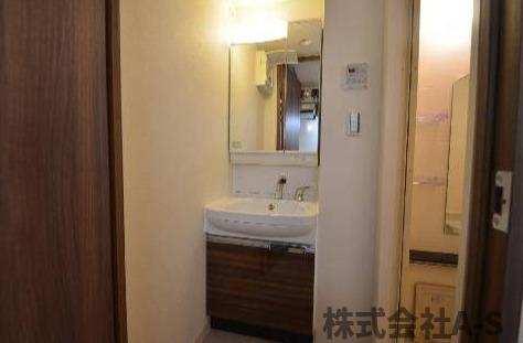 プレサンス丸の内リラティの洗面所|同間取り画像使用
実際のお部屋と色などが異なる場合がございます。