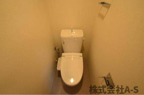 プレサンス丸の内リラティのトイレ|同間取り画像使用
実際のお部屋と色などが異なる場合がございます。
