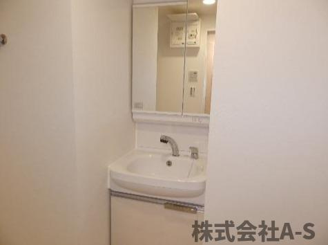 プレサンス丸の内リラティの洗面所|同間取り画像使用
実際のお部屋と色などが異なる場合がございます。