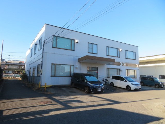 富士見市榎町の倉庫の外観