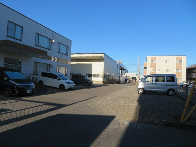 富士見市榎町の倉庫の駐車場