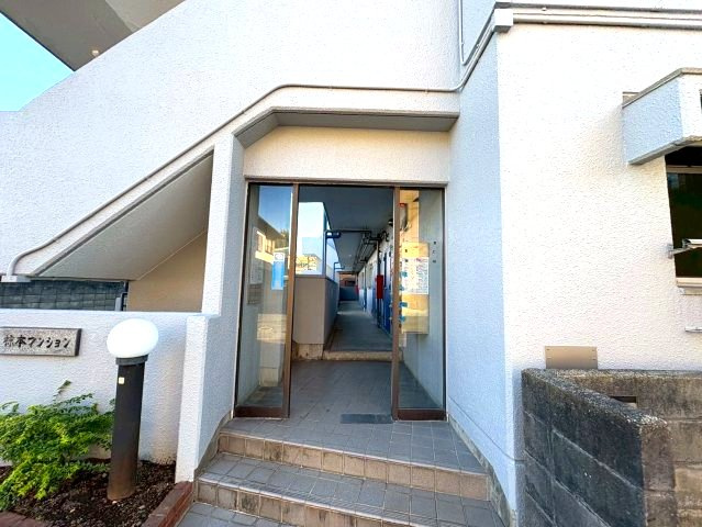椋本マンションのエントランス