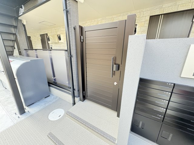 MQuarto福生のエントランス