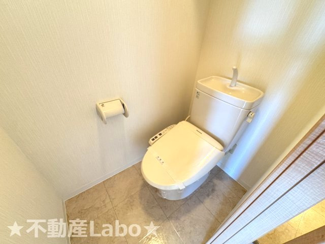 徳島市北沖洲１丁目の賃貸マンションのトイレ