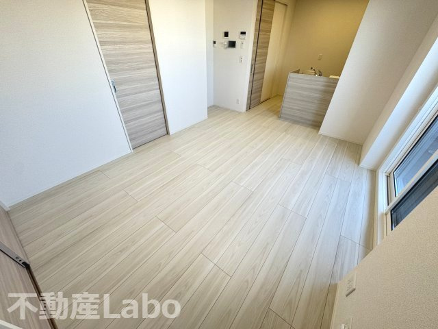 徳島市沖浜町居屋敷のアパートの洋室