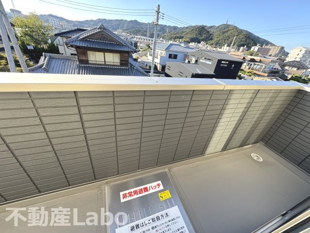 徳島市沖浜町居屋敷のアパートのバルコニー