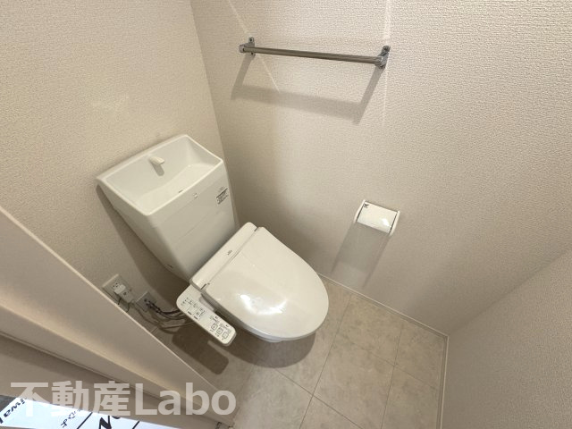 徳島市沖浜町居屋敷のアパートのトイレ