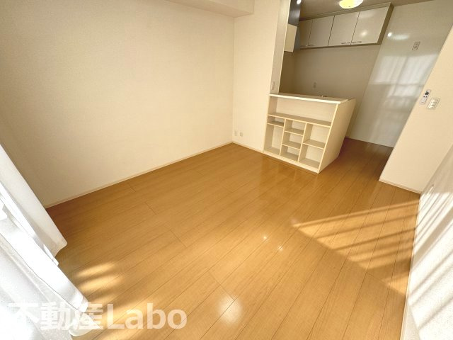 徳島市沖浜町明治開のアパートの居間・リビング