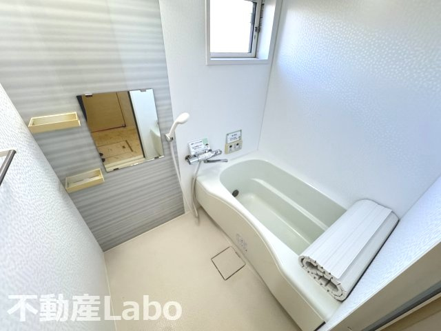 徳島市沖浜町明治開のアパートの浴室