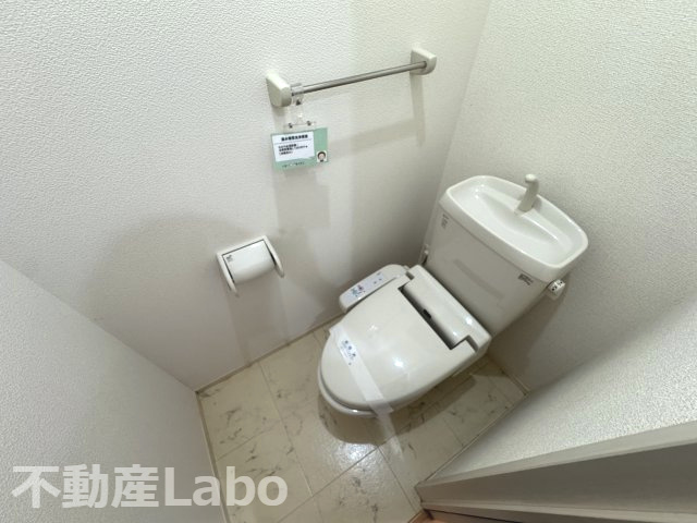 徳島市沖浜町明治開のアパートのトイレ