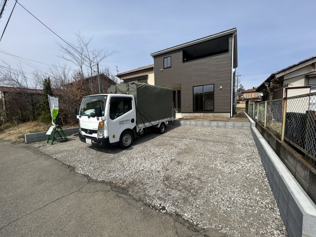 新築　みどり市大間々町大間々第12　クレイドルガーデン　１号棟の駐車場|現地写真　駐車スペースは並列3台分可能です！
