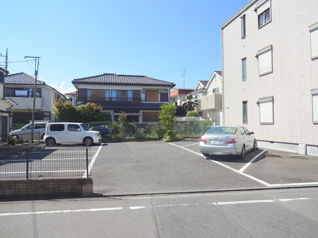 ルシオールメゾンの駐車場|☆敷地内平置駐車場☆