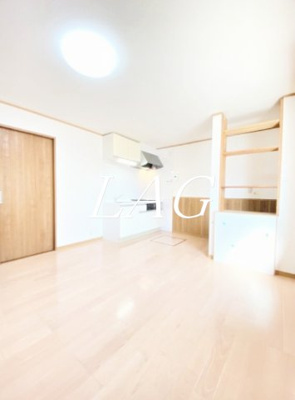 【居間・リビング】 | メープル春日 | 洋室のお部屋です。