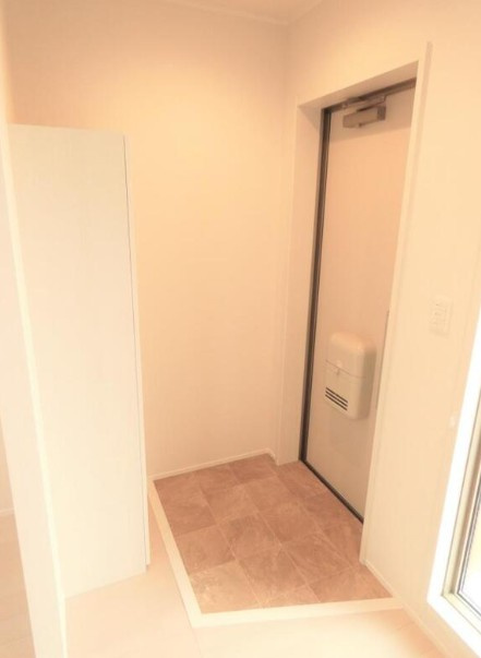 フィカーサ堀切の玄関