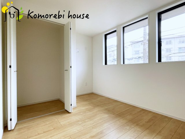 上尾市今泉　7期　新築一戸建て　グレース　01の寝室|落ち着いた色調の寝室です