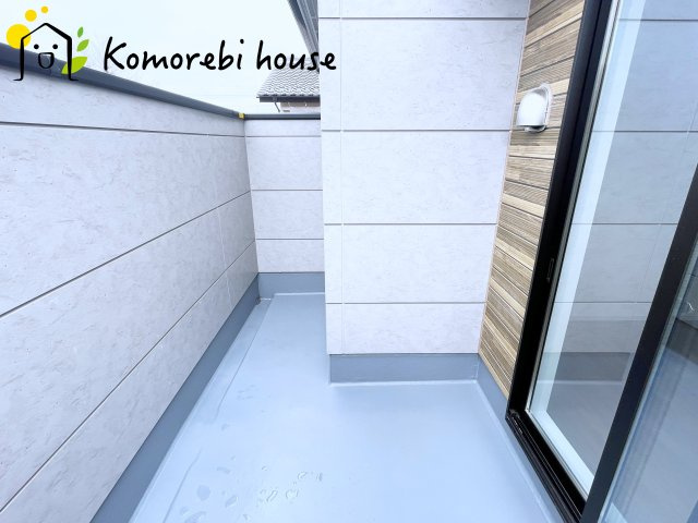 上尾市今泉　7期　新築一戸建て　グレース　01のバルコニー|外からの目が気にならないバルコニーで洗濯物が干せます