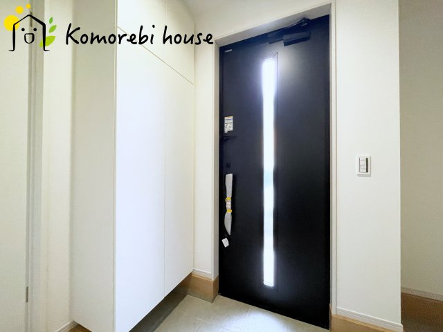 上尾市今泉　7期　新築一戸建て　グレース　01の玄関|きれいな玄関です
