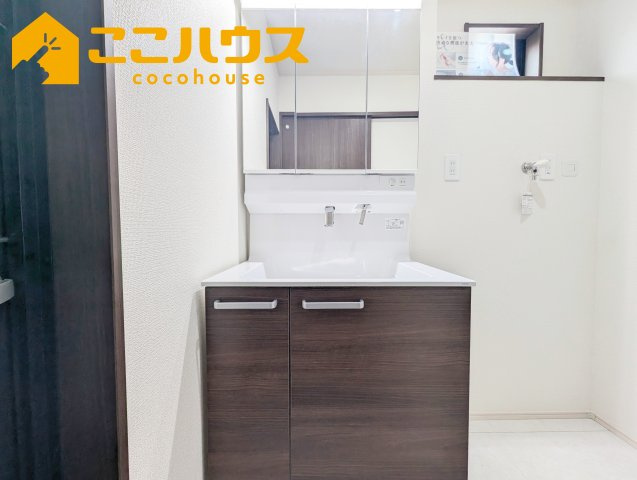 那覇市仲井真　いろどりアイタウン　新築戸建て　全8区画　2号棟の独立洗面台|【施工例】※同施工の別物件写真