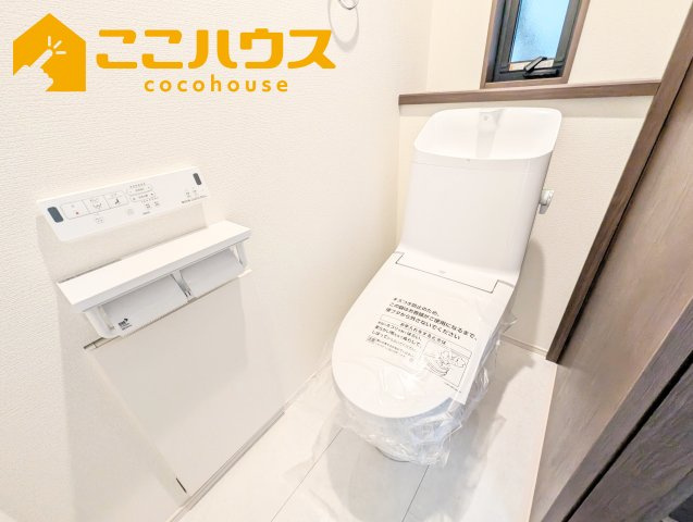 那覇市仲井真　いろどりアイタウン　新築戸建て　全8区画　2号棟のトイレ|【施工例】※同施工の別物件写真