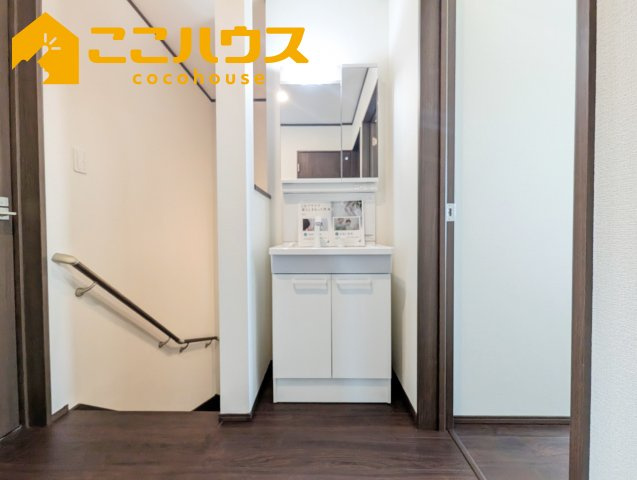 那覇市仲井真　いろどりアイタウン　新築戸建て　全8区画　2号棟の独立洗面台|【施工例】※同施工の別物件写真