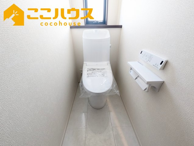 那覇市仲井真　いろどりアイタウン　新築戸建て　全8区画　2号棟のトイレ|【施工例】※同施工の別物件写真