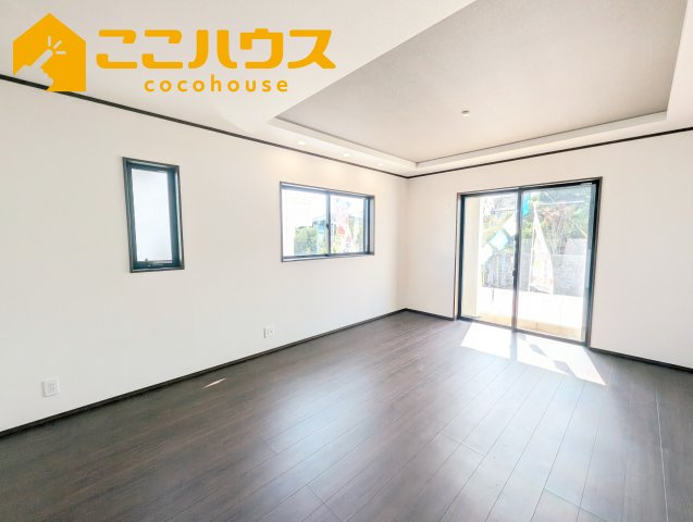 那覇市仲井真　いろどりアイタウン　新築戸建て　全8区画　2号棟の居間・リビング|【施工例】※同施工の別物件写真