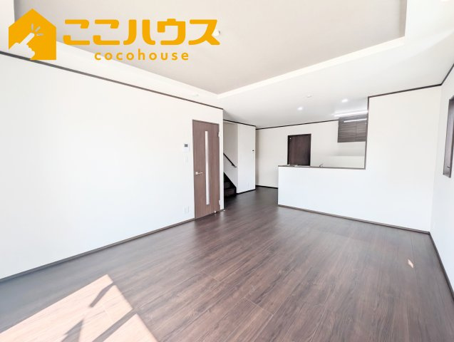 那覇市仲井真　いろどりアイタウン　新築戸建て　全8区画　2号棟の居間・リビング|【施工例】※同施工の別物件写真
