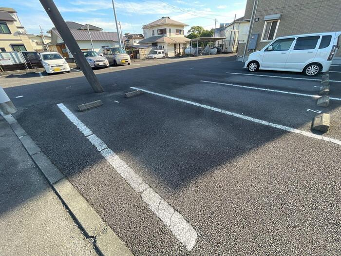 ソフィア南本町の駐車場