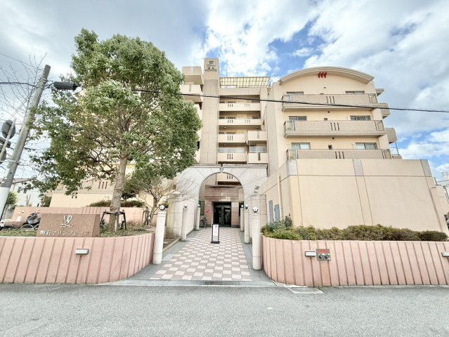 ワコーレ明石マリンプレイスの洗面所|小窓からの換気もでき湿気対策も可能です！