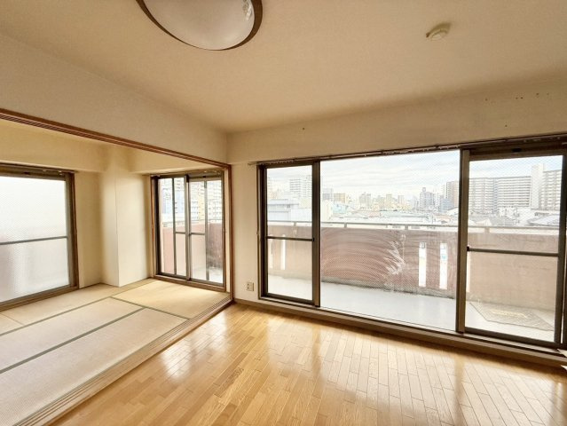 ワコーレ明石マリンプレイスの外観|8階建ての5階部分♪