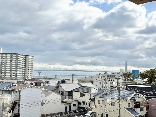 ワコーレ明石マリンプレイスの展望|ベランダからは明石海峡大橋と青い海♪夜にはライトアップされ絶景♪