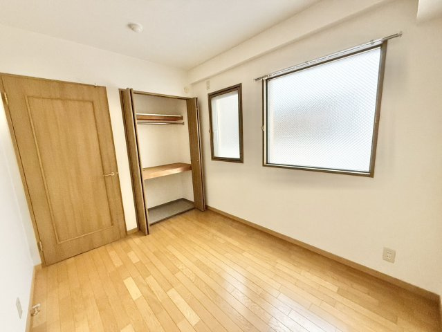 ワコーレ明石マリンプレイスの洋室|フローリングなのでお掃除がラクラク♪