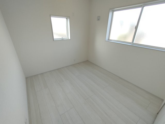 【Livele Garden】　古河市諸川　第１３　全2邸の洋室|〇１号棟　洋室　5.75帖〇
お子様ひとりひとりにお部屋を持たせることができます♪
2025年12月撮影