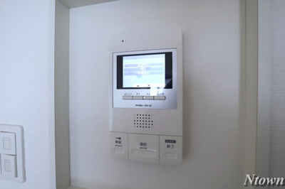 【セキュリティ】 | グランドガーデン | モニター付きインターホンです。
