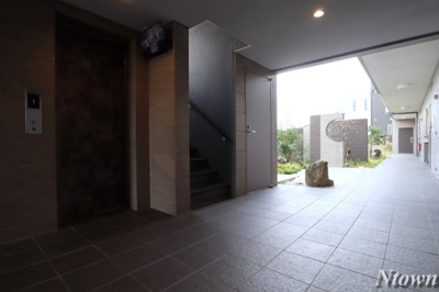 【ロビー】 | グランドガーデン | 落ち着いたロビーです