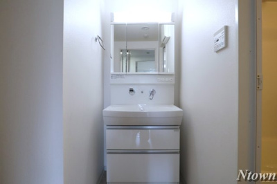 【洗面所】 | グランドガーデン | 脱衣スペースもあります