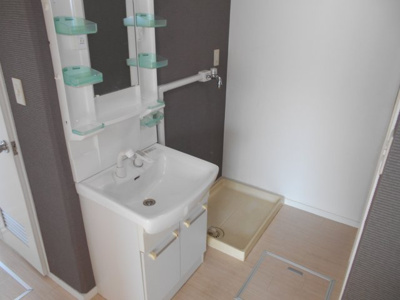 【設備】 | RAYHAUS善福寺川公園 | 室内洗濯機置き場。