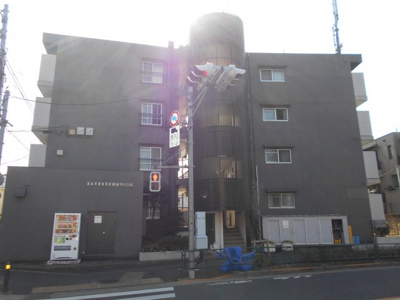 【外観】 | RAYHAUS善福寺川公園 | 鉄筋コンクリート造のがっちりとした建物。