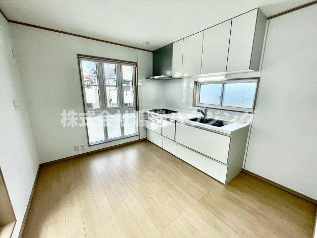 老松町貸家の居間・リビング