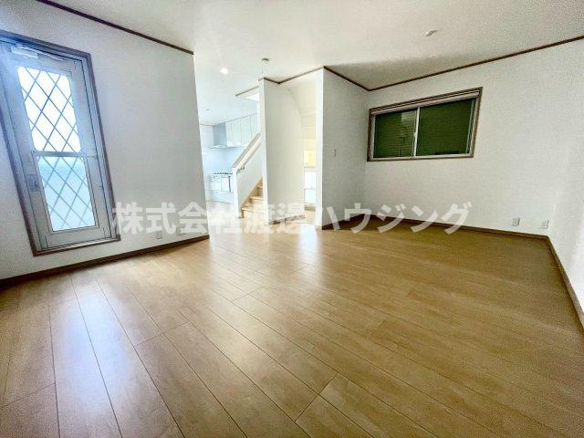 老松町貸家の居間・リビング