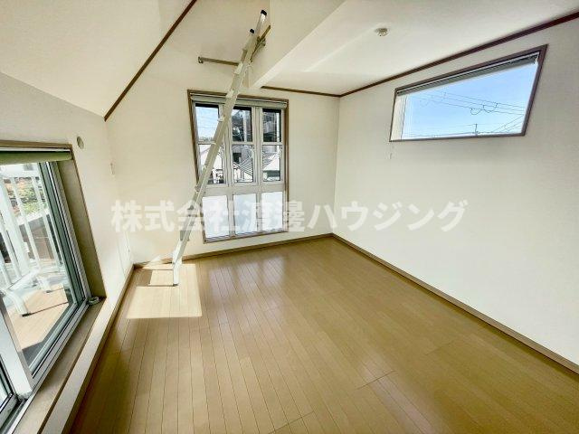 老松町貸家の寝室