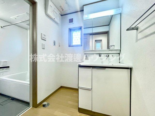 老松町貸家の洗面所