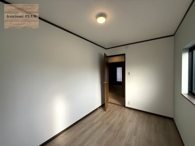 東大阪市御厨栄町2丁目の洋室